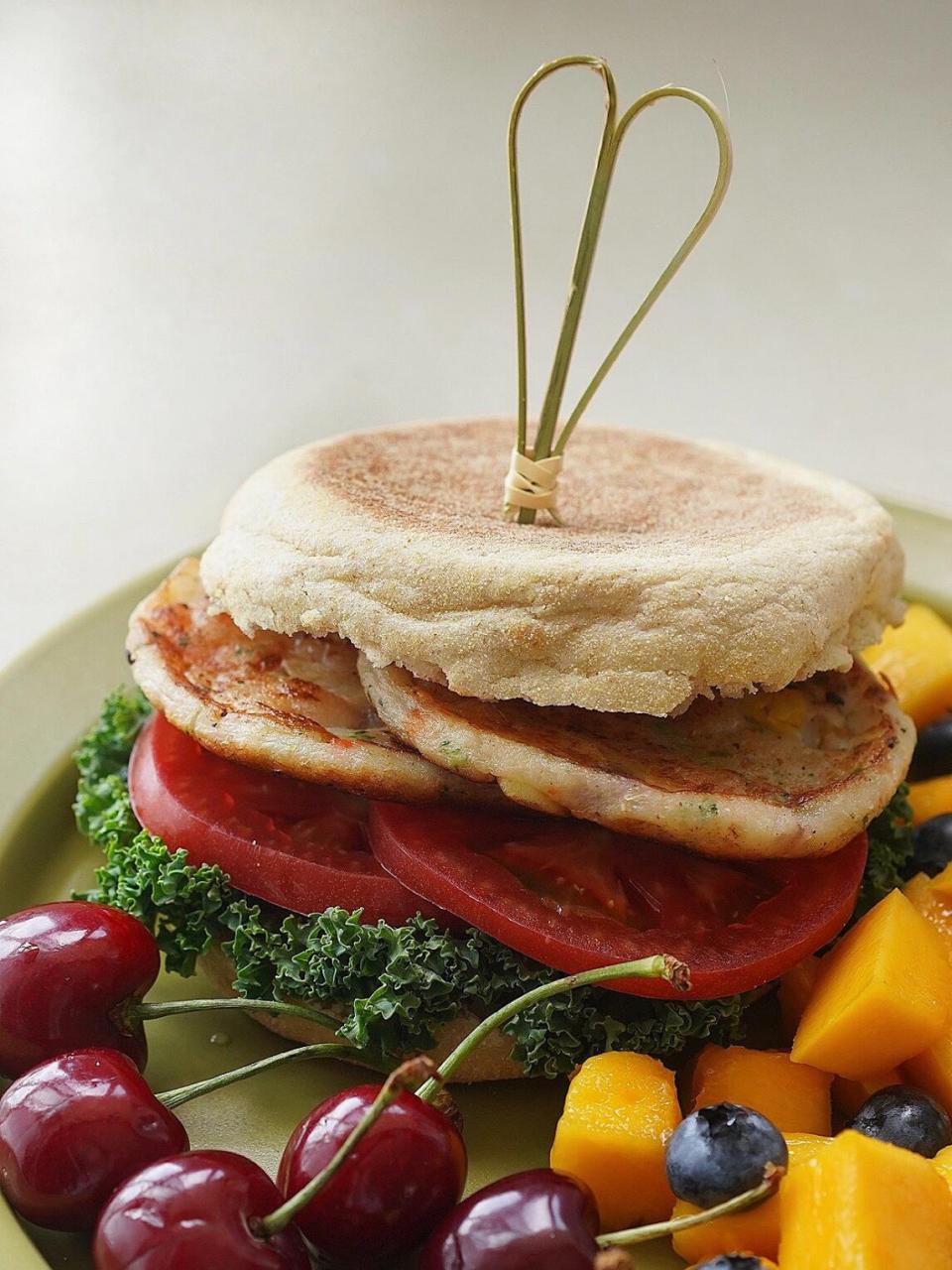 今日食材: 全麦英式麦芬面包胚92 羽衣甘蓝02 西红柿97 冷冻