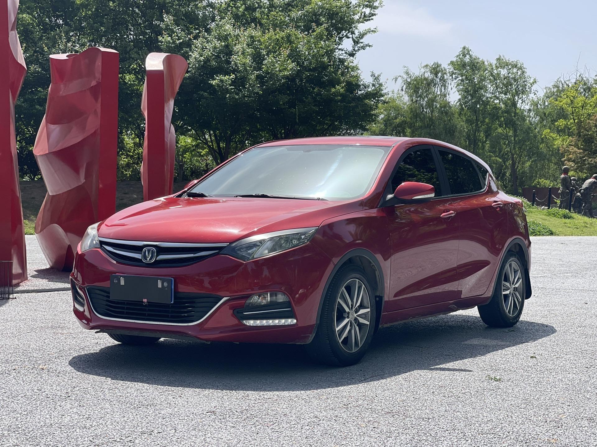 那一定是中国红18年长安逸动xt,自动天窗个人一手,号称最美国产两厢车