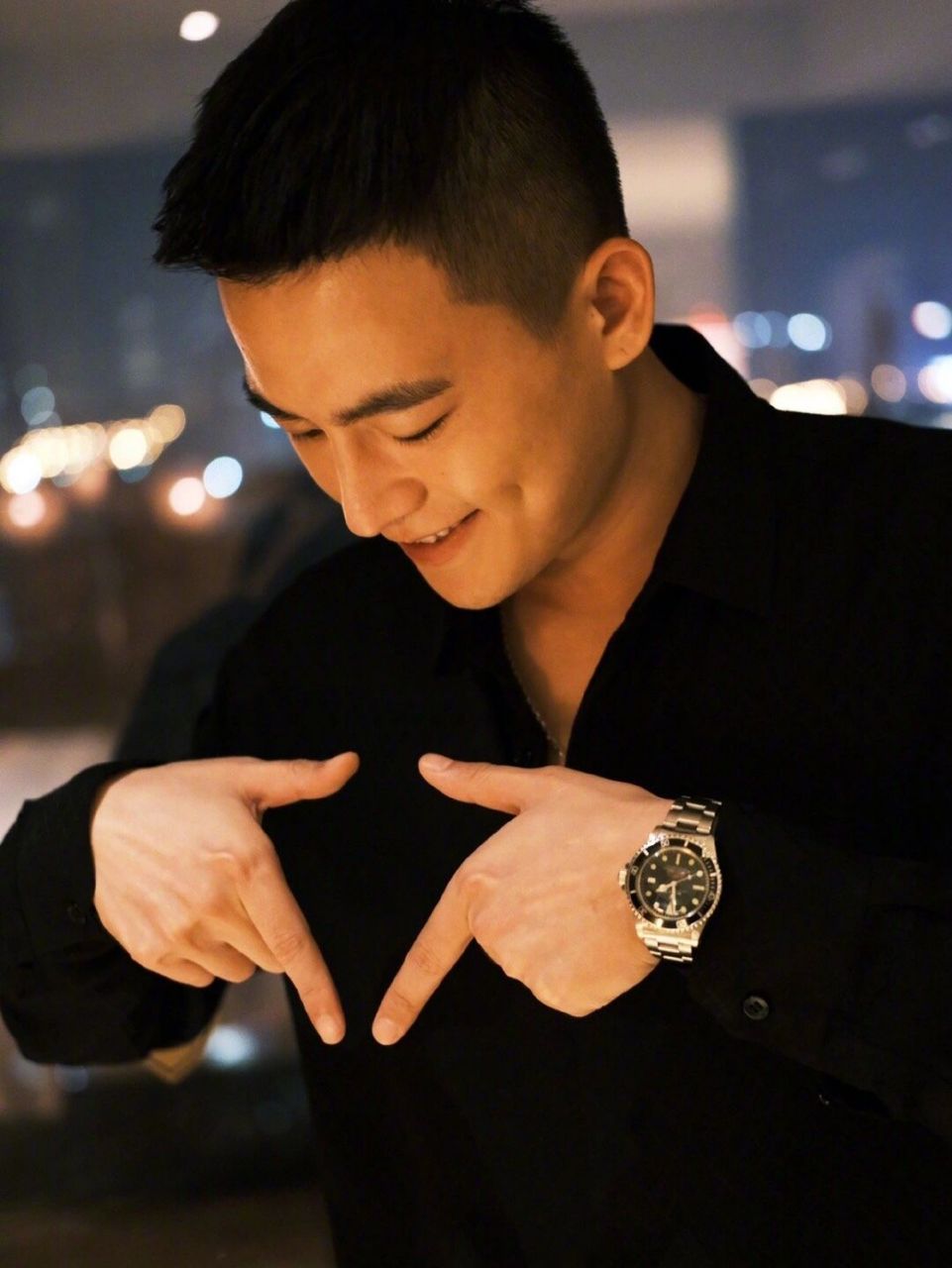 欧豪 | 少年的酒窝很迷人  欧豪小时候很调皮,过年的时候长辈们在客厅