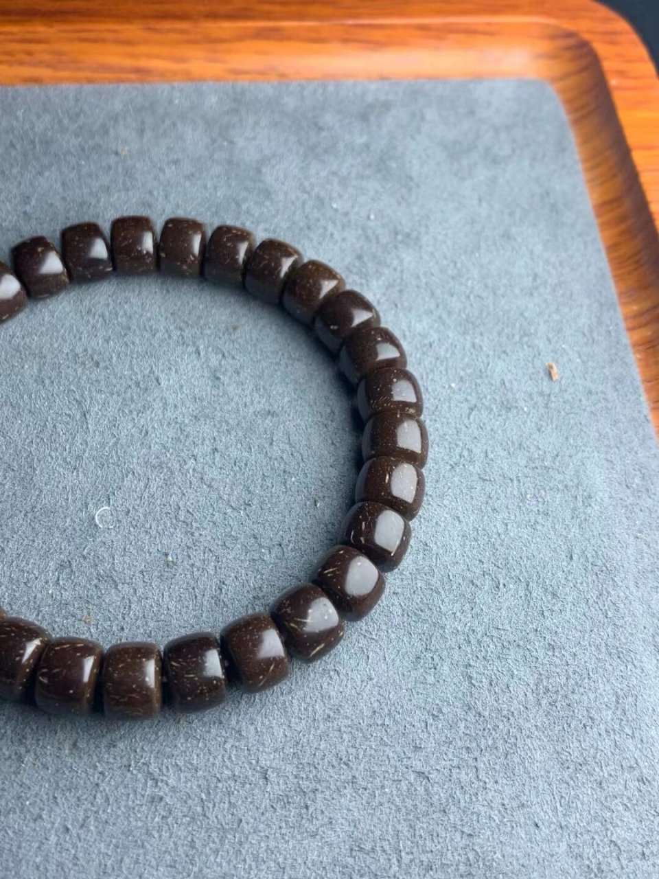 椰蒂直切手串镶金银标款 椰蒂直切手串镶金银标款 【尺寸】:9×7