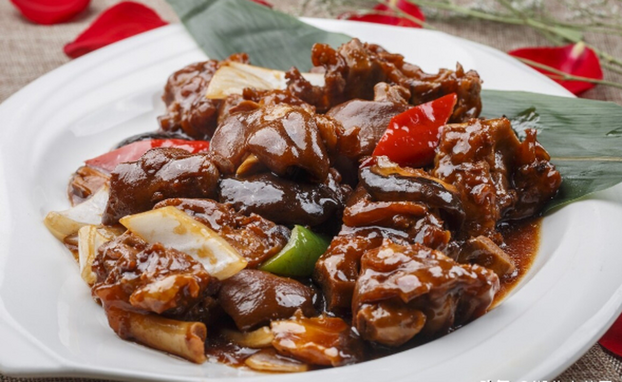 海参烀蹄子#美食##美食分享##陕西美食#  海参烀蹄子是陕西十大经典