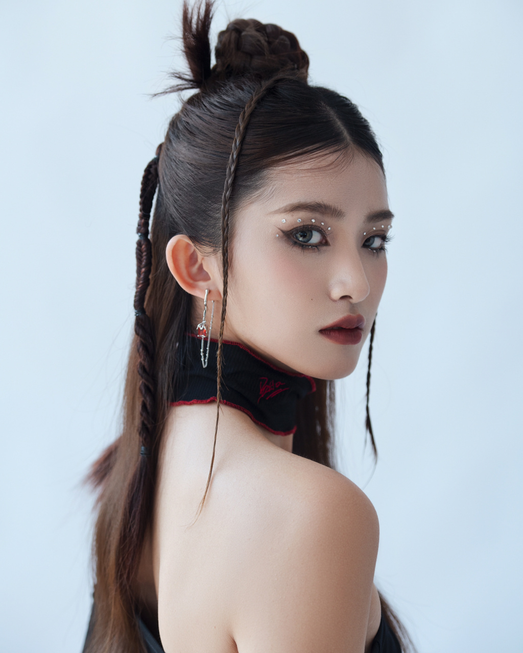 酷酷女团妆 女团妆的精髓就是妆容的精致度 通过造型展现女孩的灵动