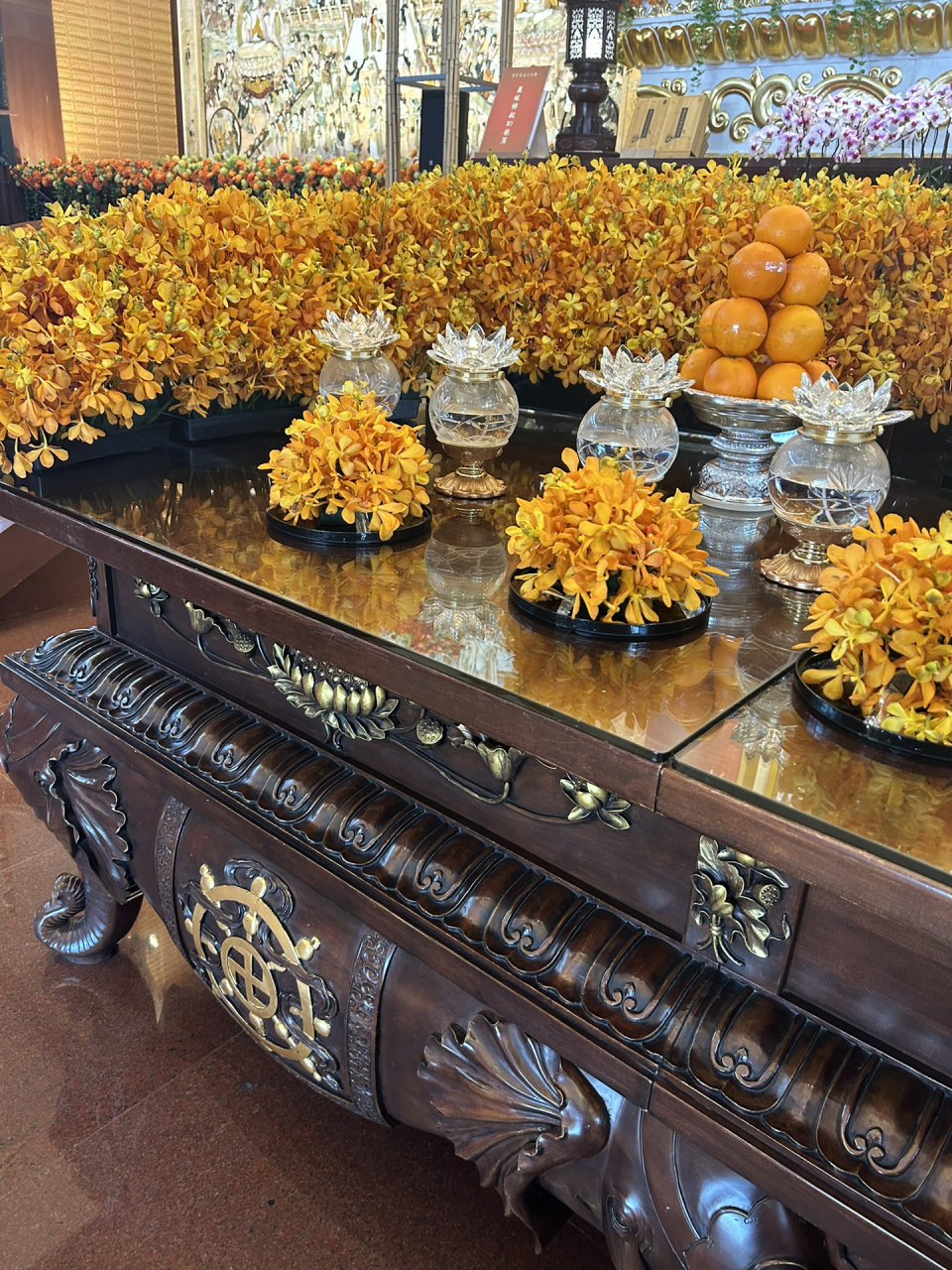 在寺院里做一点供花|若能轉物即如來 在山裡|离喜欢的一切越来越近了.