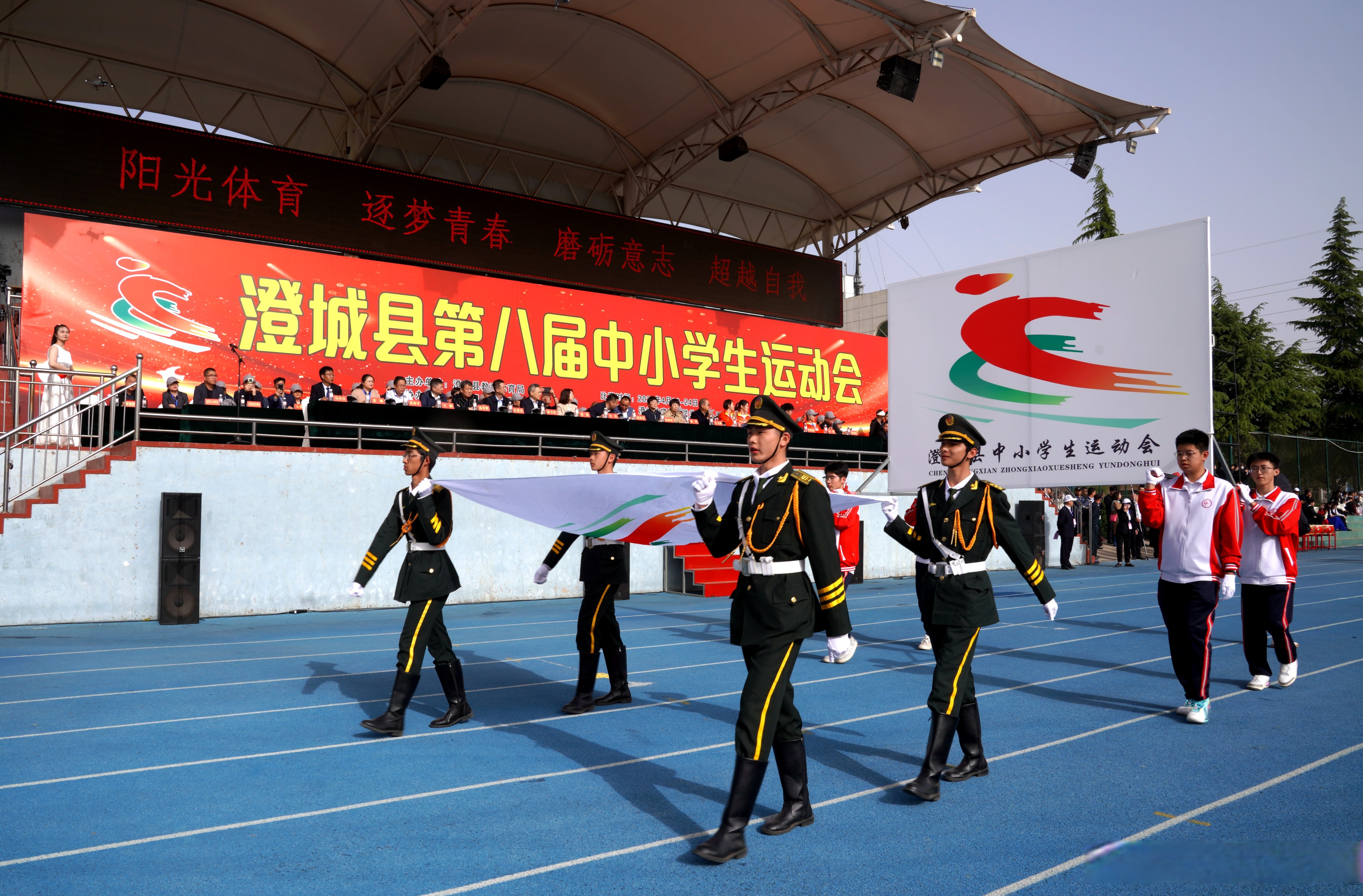 由跳水奥运会冠军高敏领衔的奥运冠军团队为澄城县400