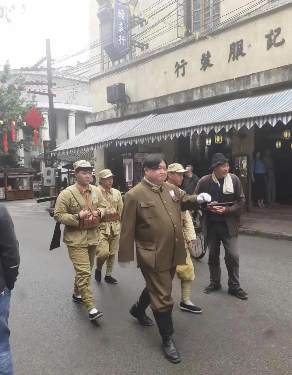 这位大哥伪军形象够深入人心了!