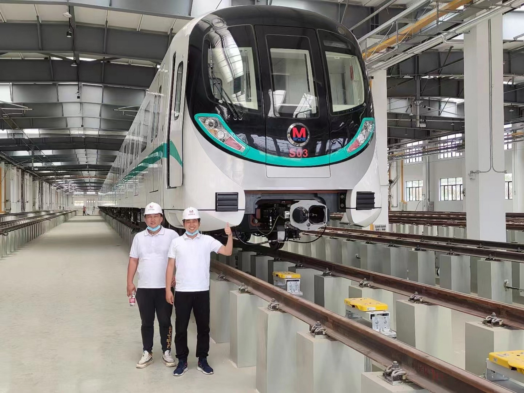 武汉地铁19号线列车上线!  群友提供!