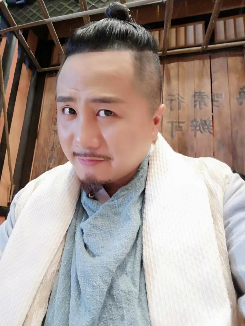 电视剧欢乐英雄0292今日开播 ┊ 古龙原著02701502尚敬