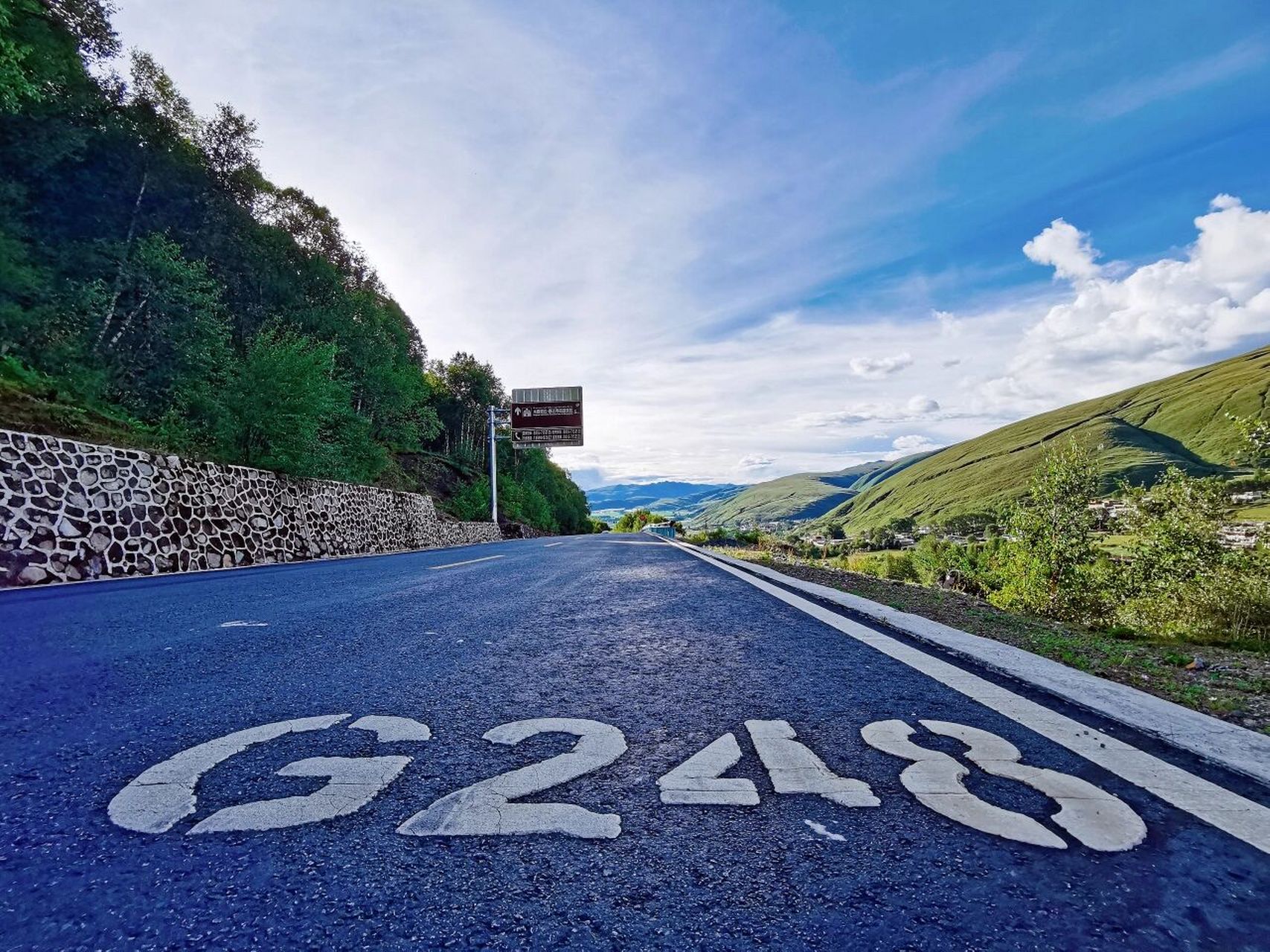 g248(中国熊猫大道)上的别样风景     原本今年的暑期旅行计划并未