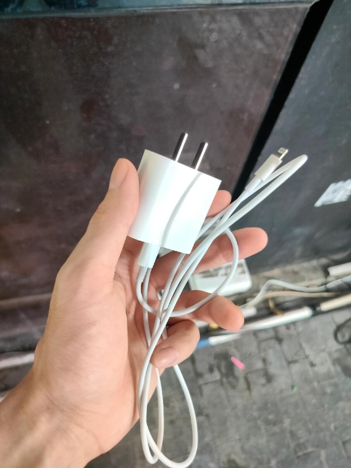 充电为什么充电器发烫(为什么充电器刚插上充电然后不充了)