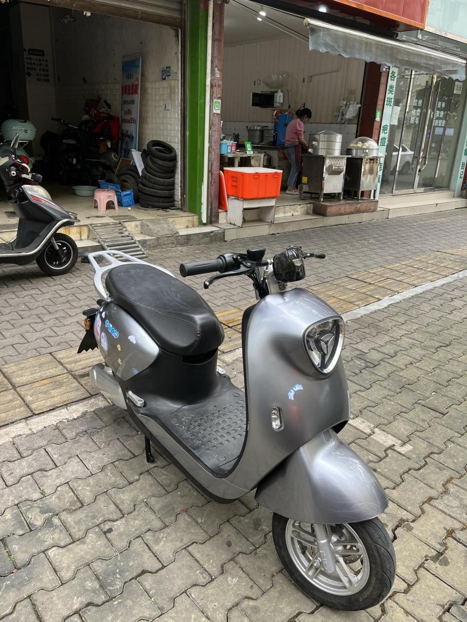 雅迪m6动力版,96v20安原装电池,车子新的很就没咋骑