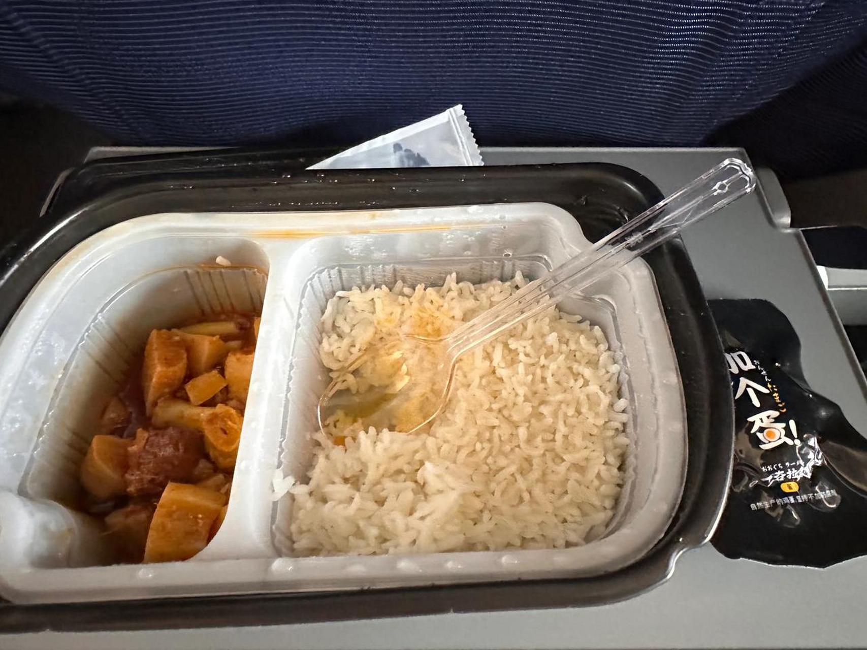 高铁盒饭48元 g1273的餐食太差了,我以为国内所有车次盒饭都差不多呢