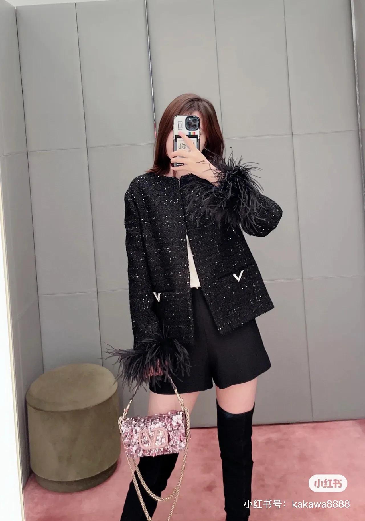 穿搭洋气翻倍 手工鸵鸟毛装饰袖口 完美还原yb,前幅双v华伦天奴外套