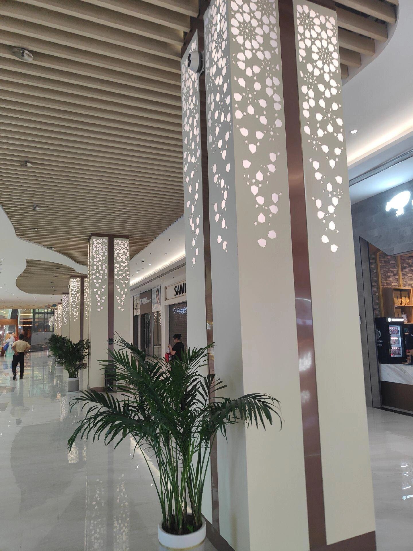 透光穿孔造型包柱铝板,柱子装饰冲孔铝单板