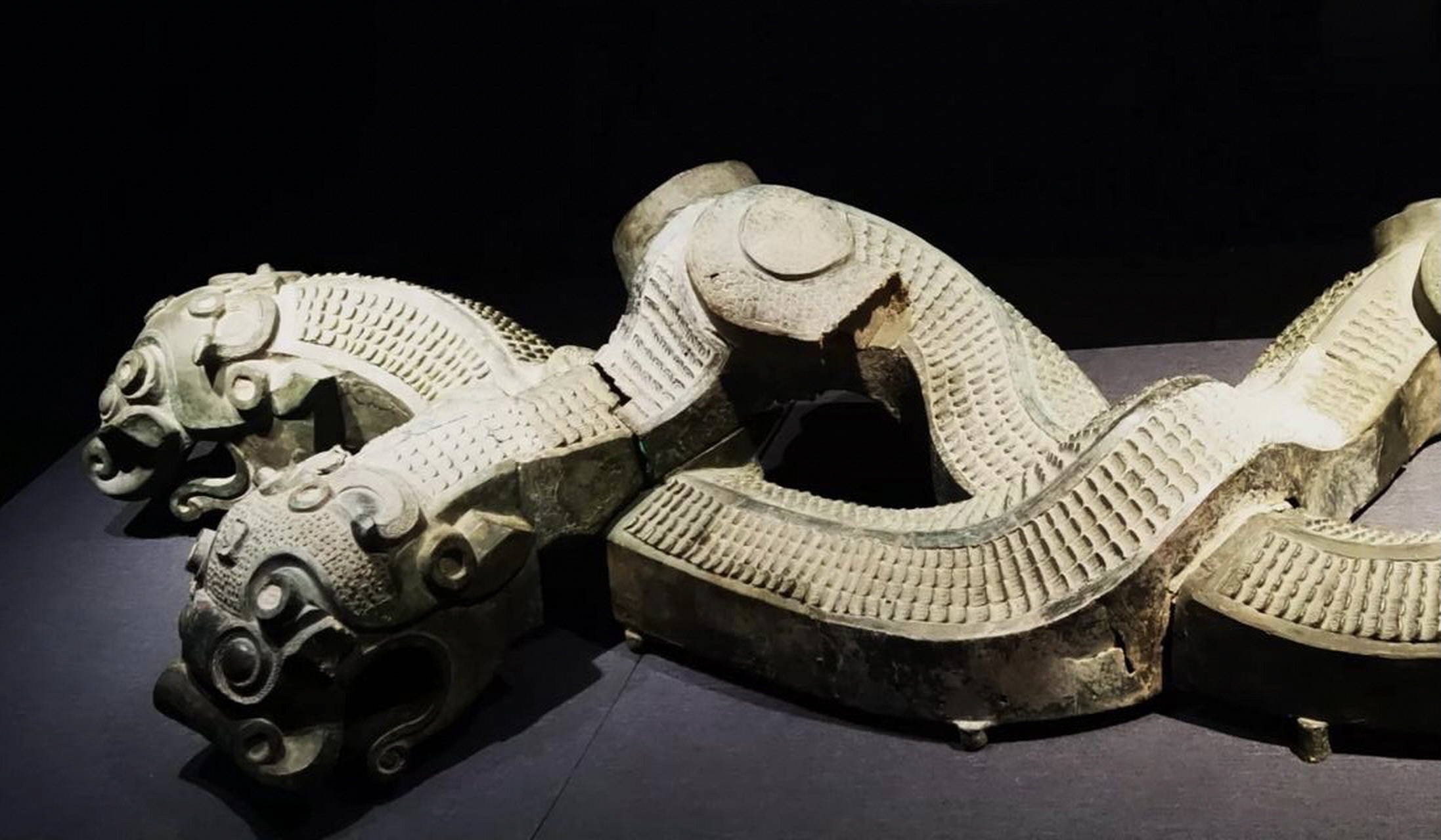 『镇馆之宝系列』陕历博:秦青铜龙 今天我们的镇馆之宝系列由北到南