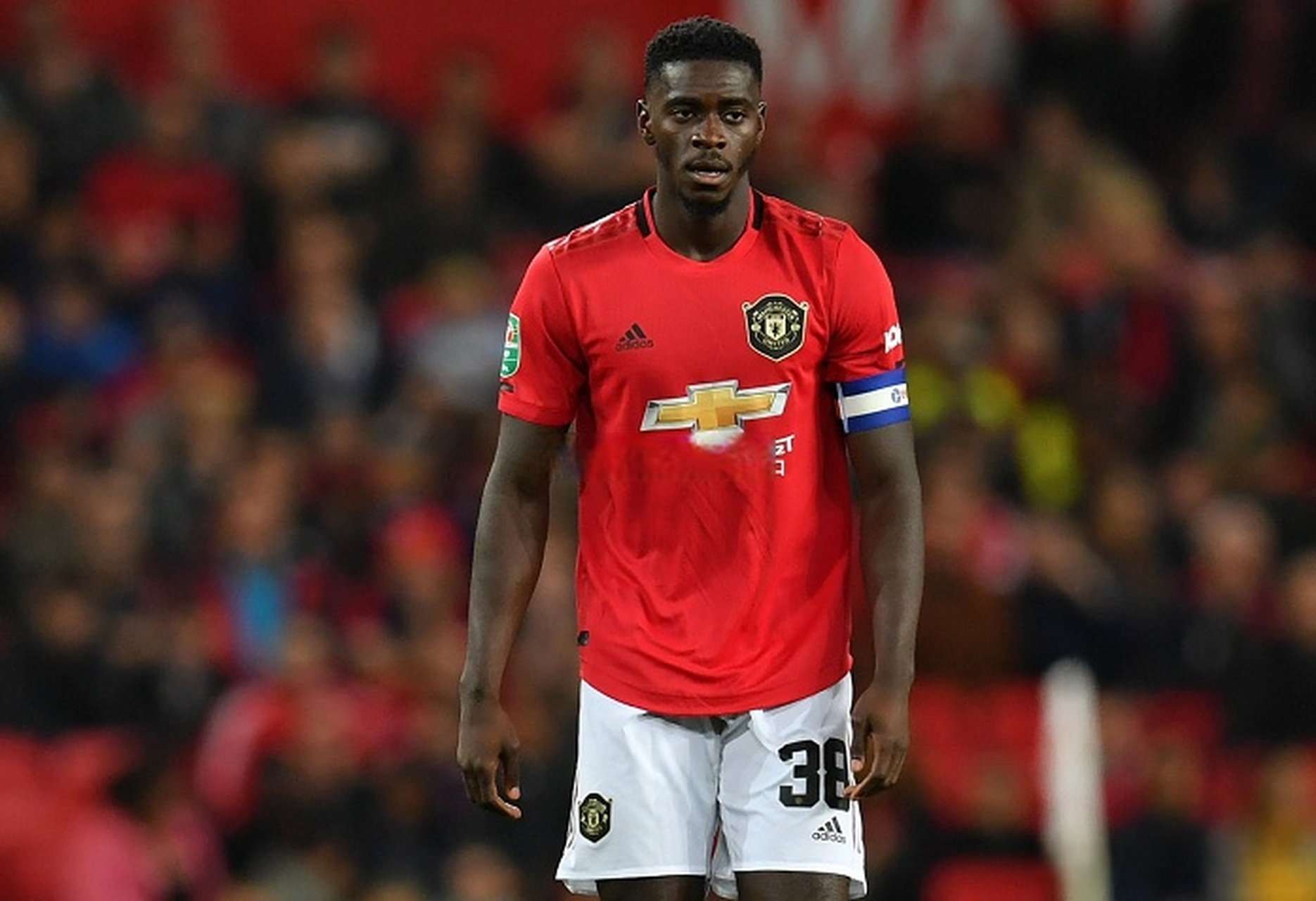 罗马诺说,曼联后卫图安泽贝合同将会在本赛季结束后到期,他将会离开