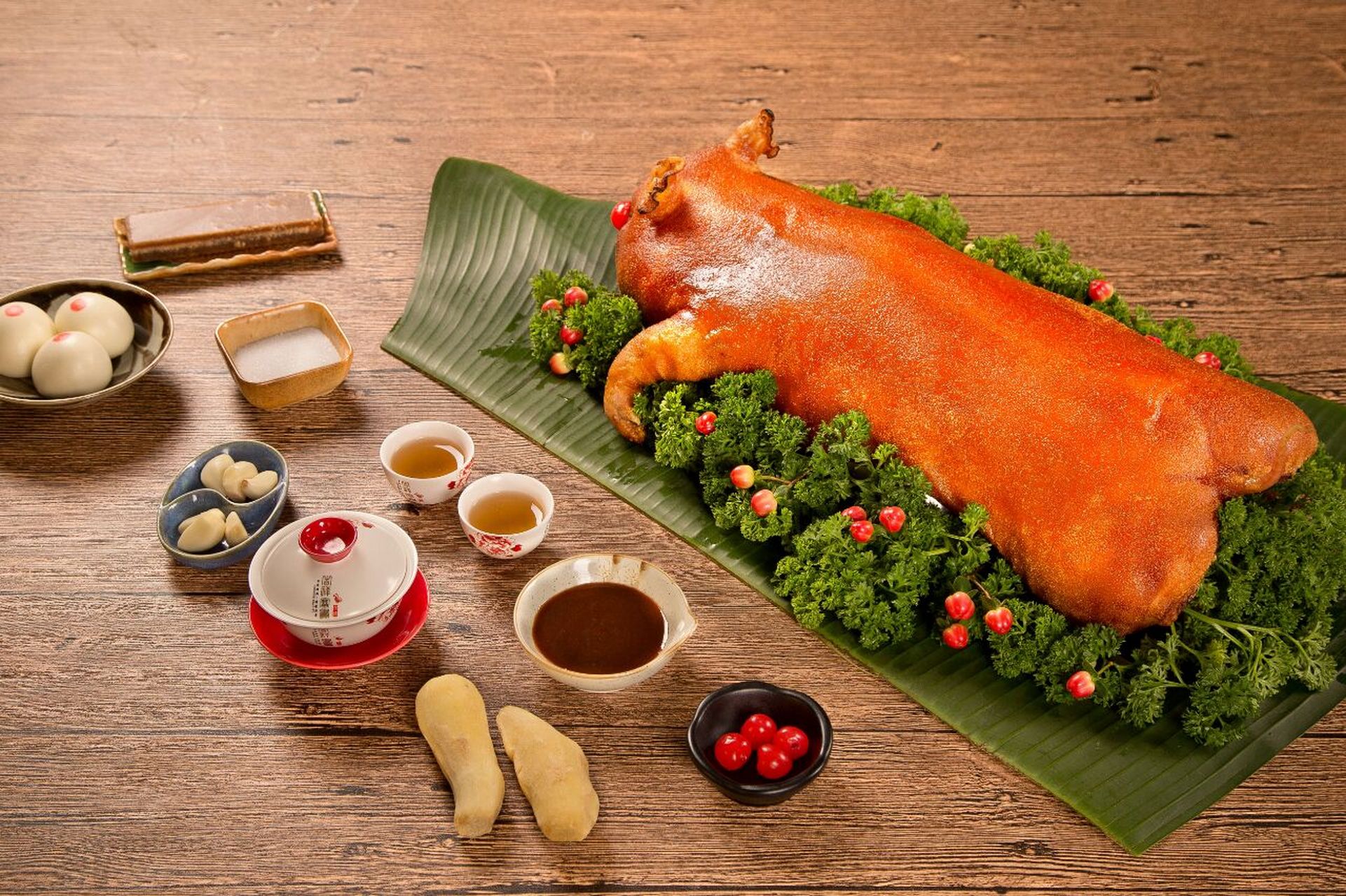 清明祭祖 | 金猪纳福 清明雨上,遥寄相思 烤乳猪是清明节必不可少的