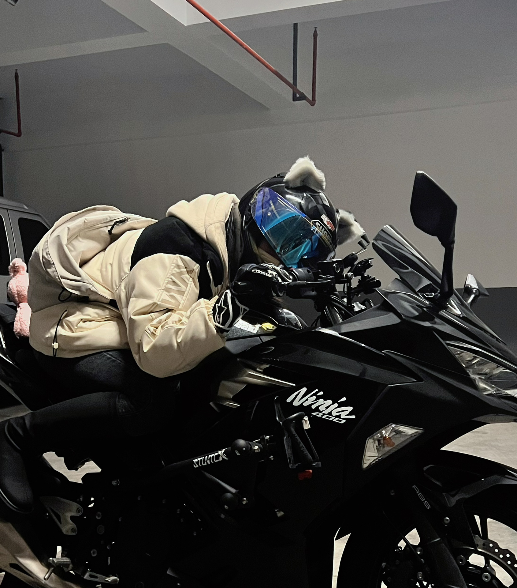 机车摩托车拍照姿势大全车库摆拍