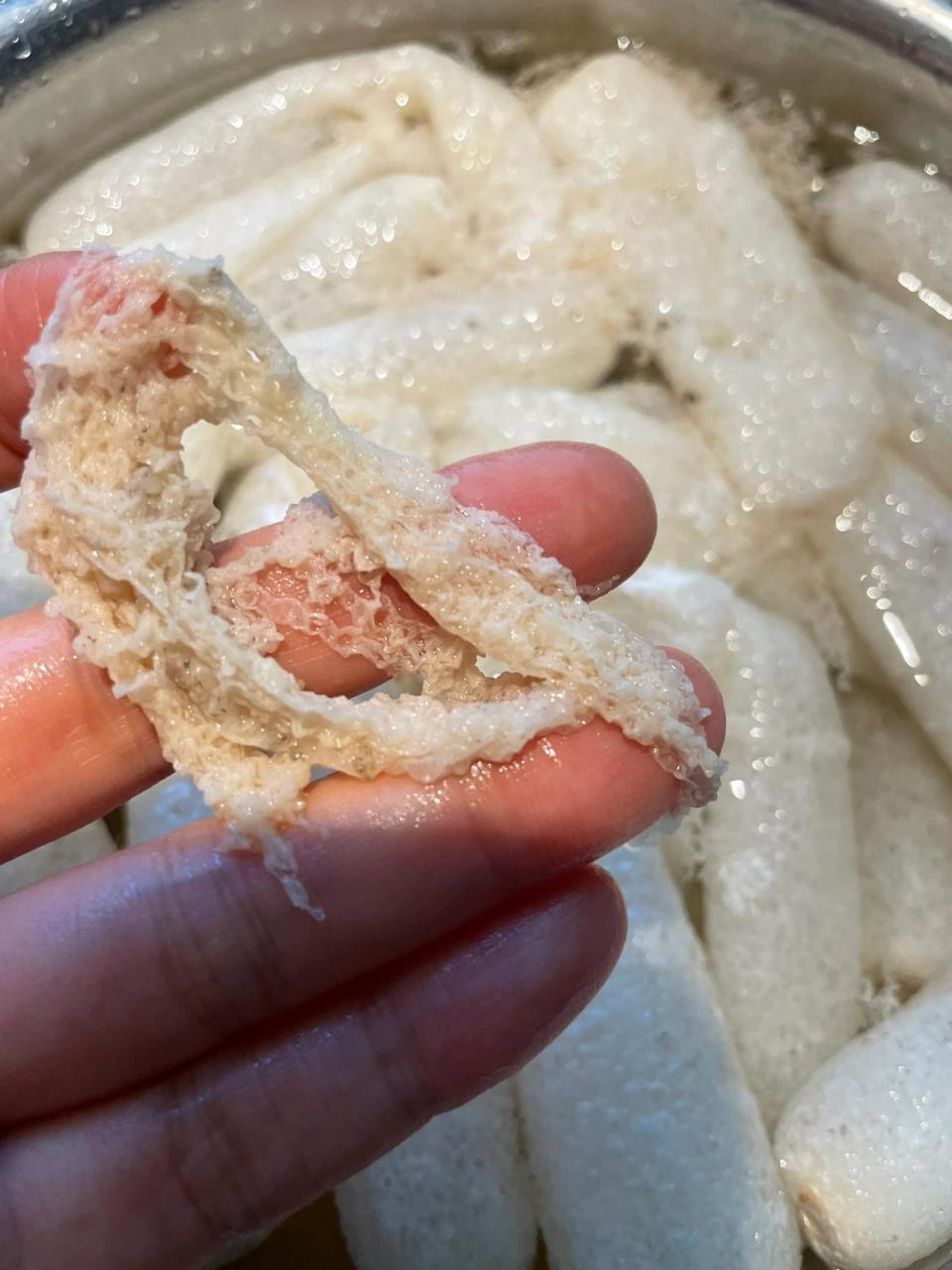 竹荪上面的伞状部分真的不能吃吗?要去掉吗