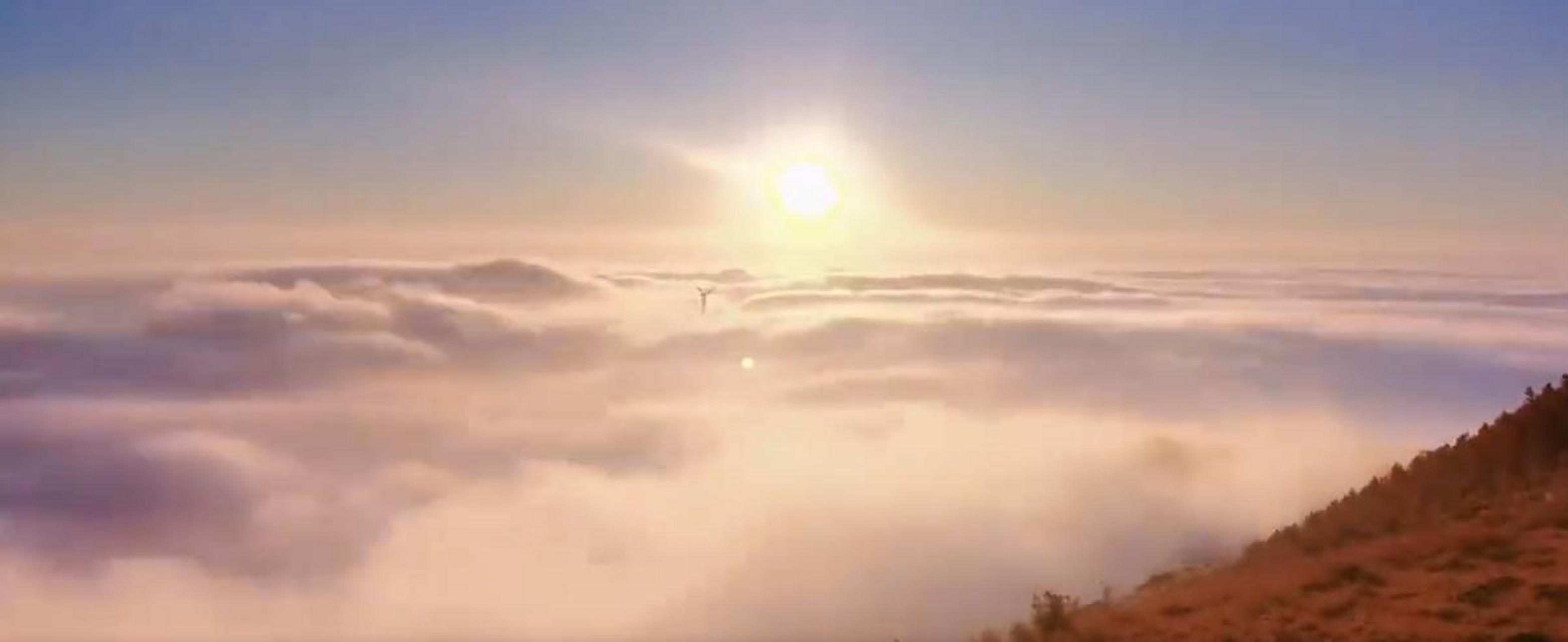 延时摄影记录云海日出】广西博白的云飞嶂峰顶,流动的云雾时而如飘动