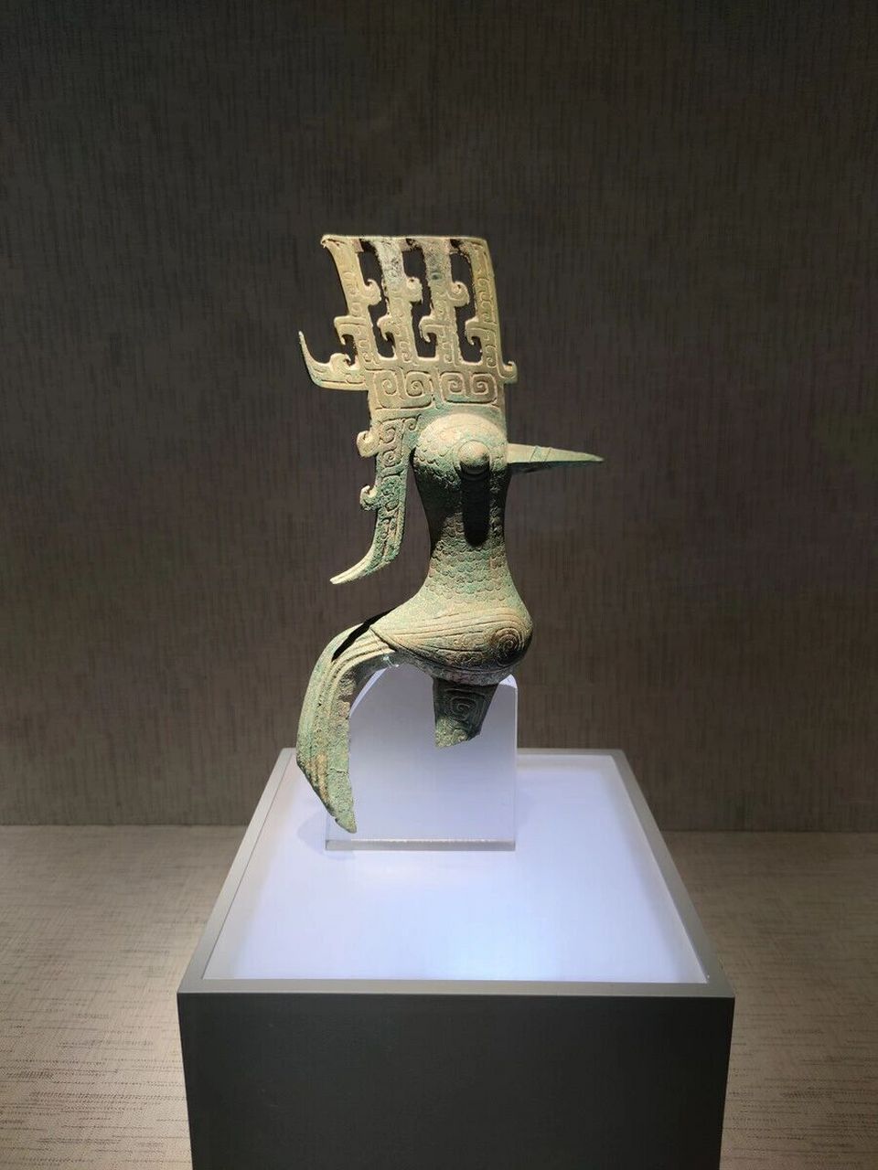 99三星堆位于四川省广汉市西北的鸭子河南岸,距成都40公里.