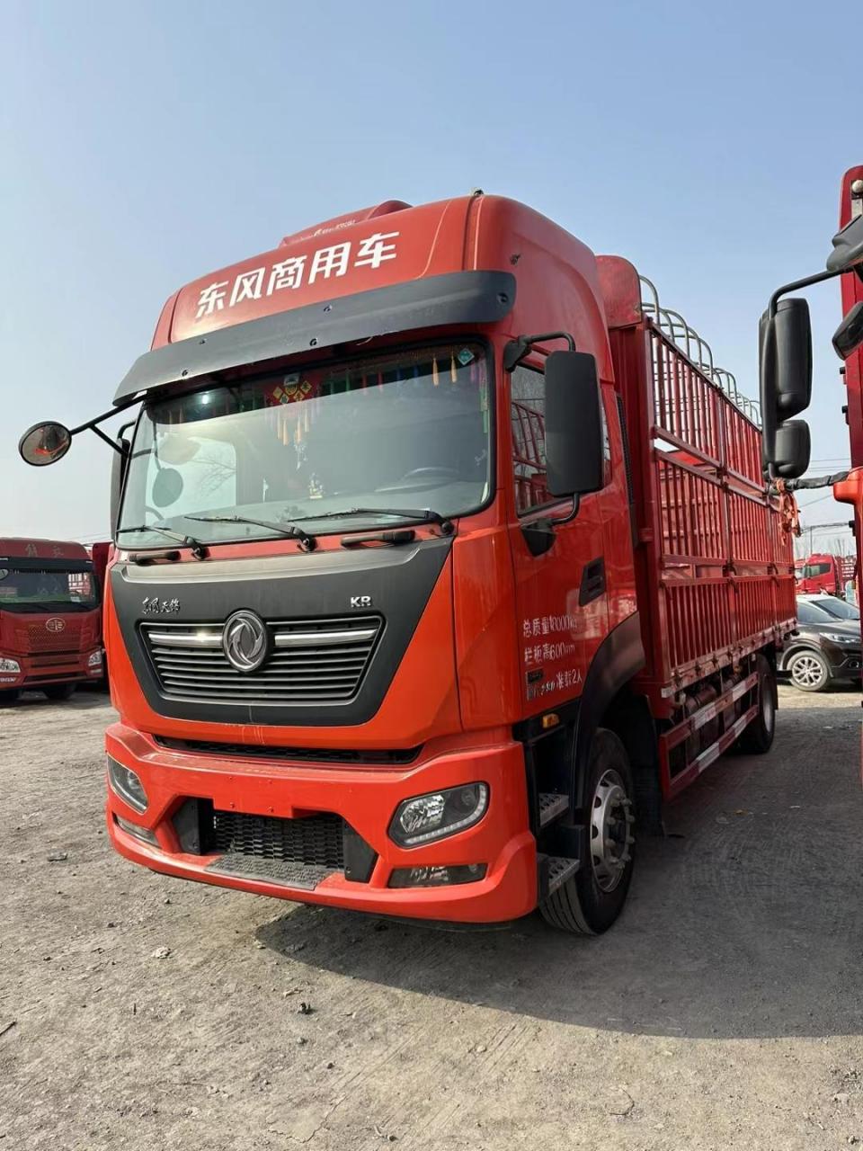 8米高栏载货车,国六排放,东康290马力发动机,沃尔沃变速箱,原车四方位