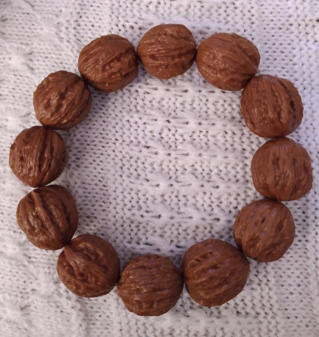 野生小核桃手串(秋子手串)的皮质和皮色分很多种.