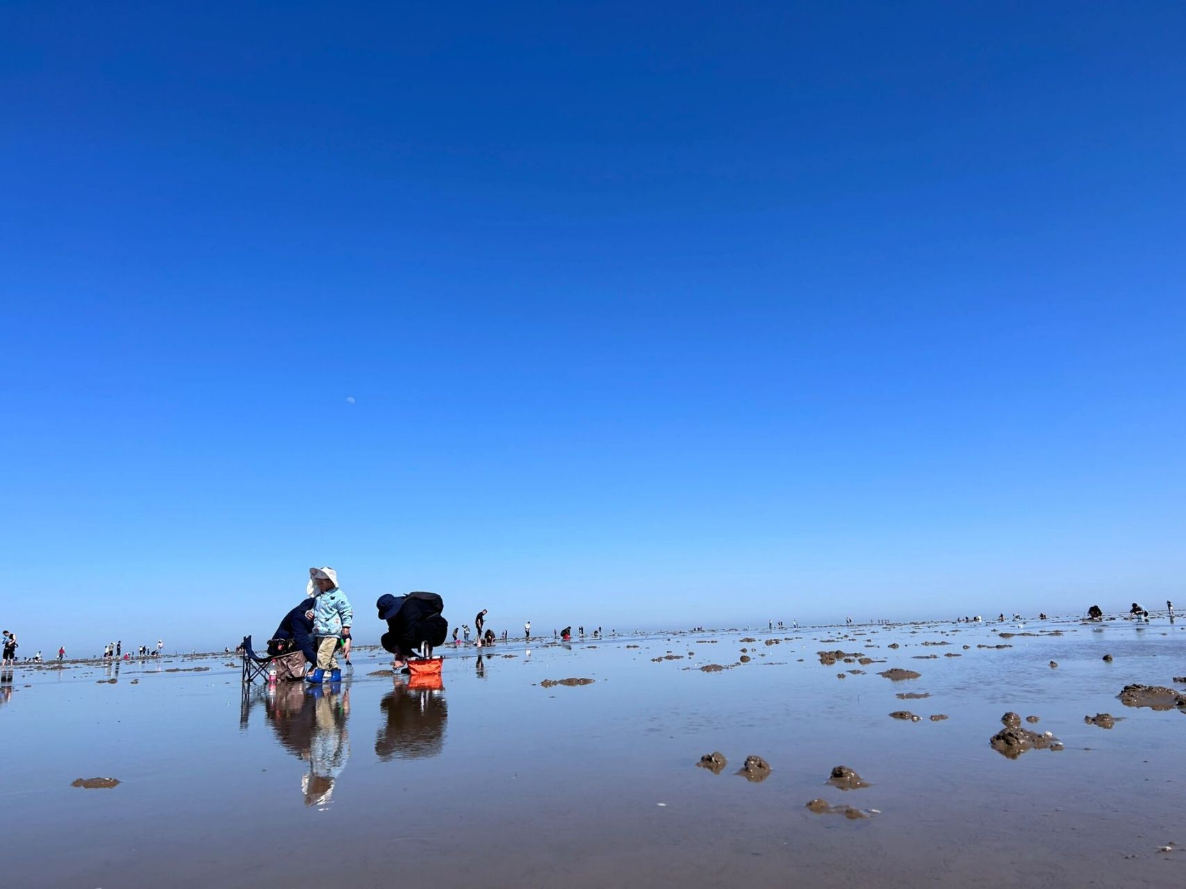 东营赶海 东营金泥湾,赶海的好去处,停车场免费停车.