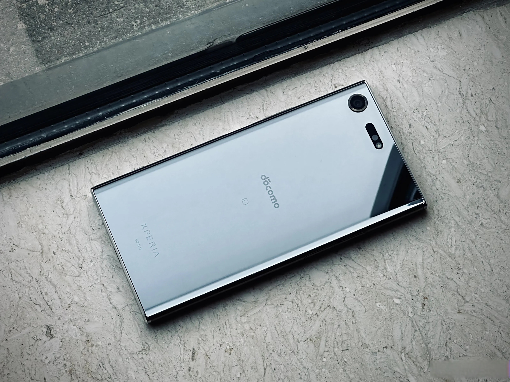 前几天收了一台银色的xperia xz premium 来做为备用机使用 不得不说