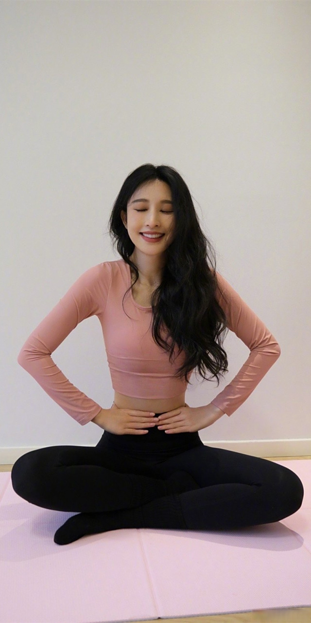 张俪健身小蛮腰壁纸