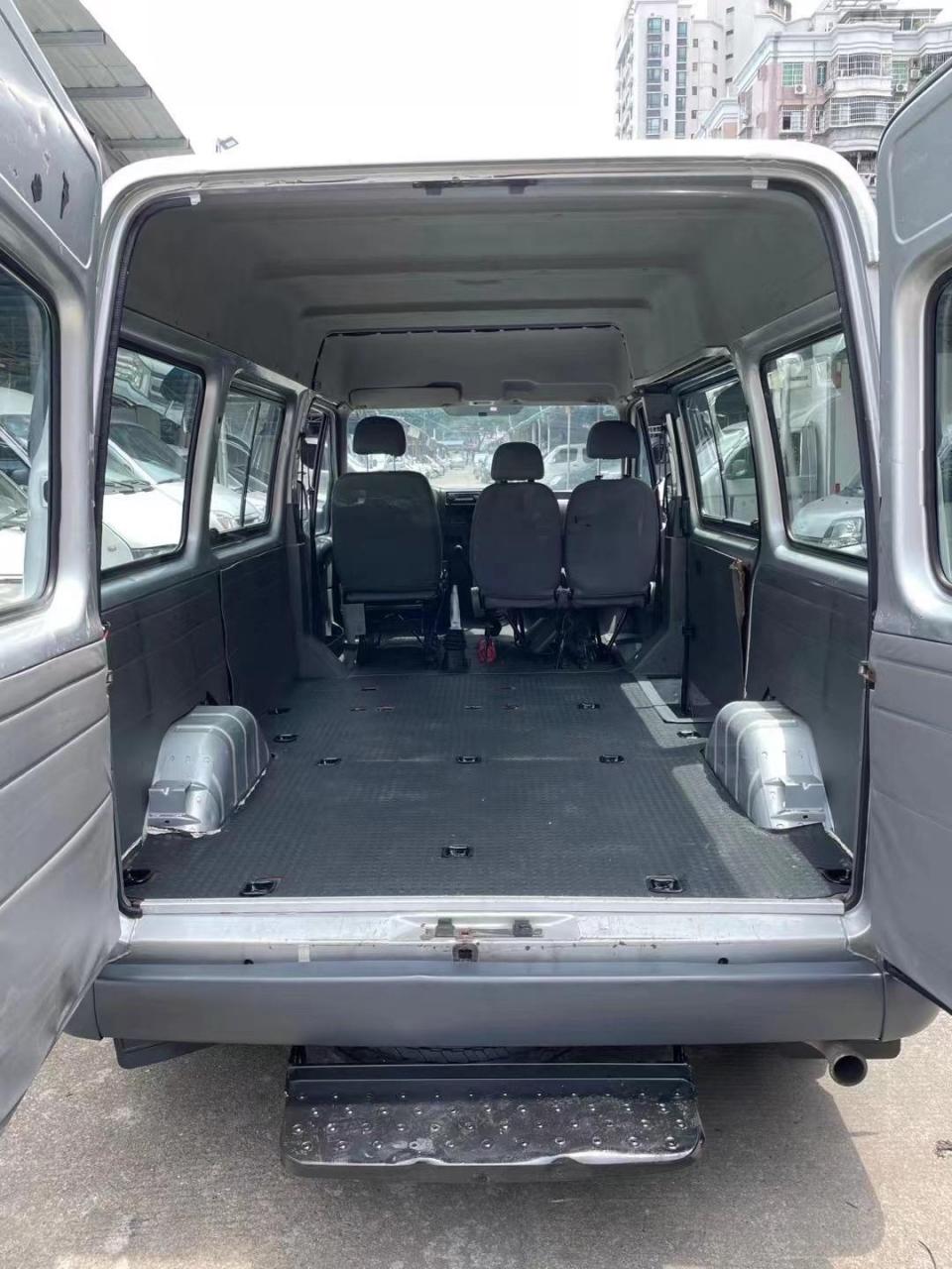 新上市,2011年6月经典全顺六座短轴中顶,保险到7月,柴油2.