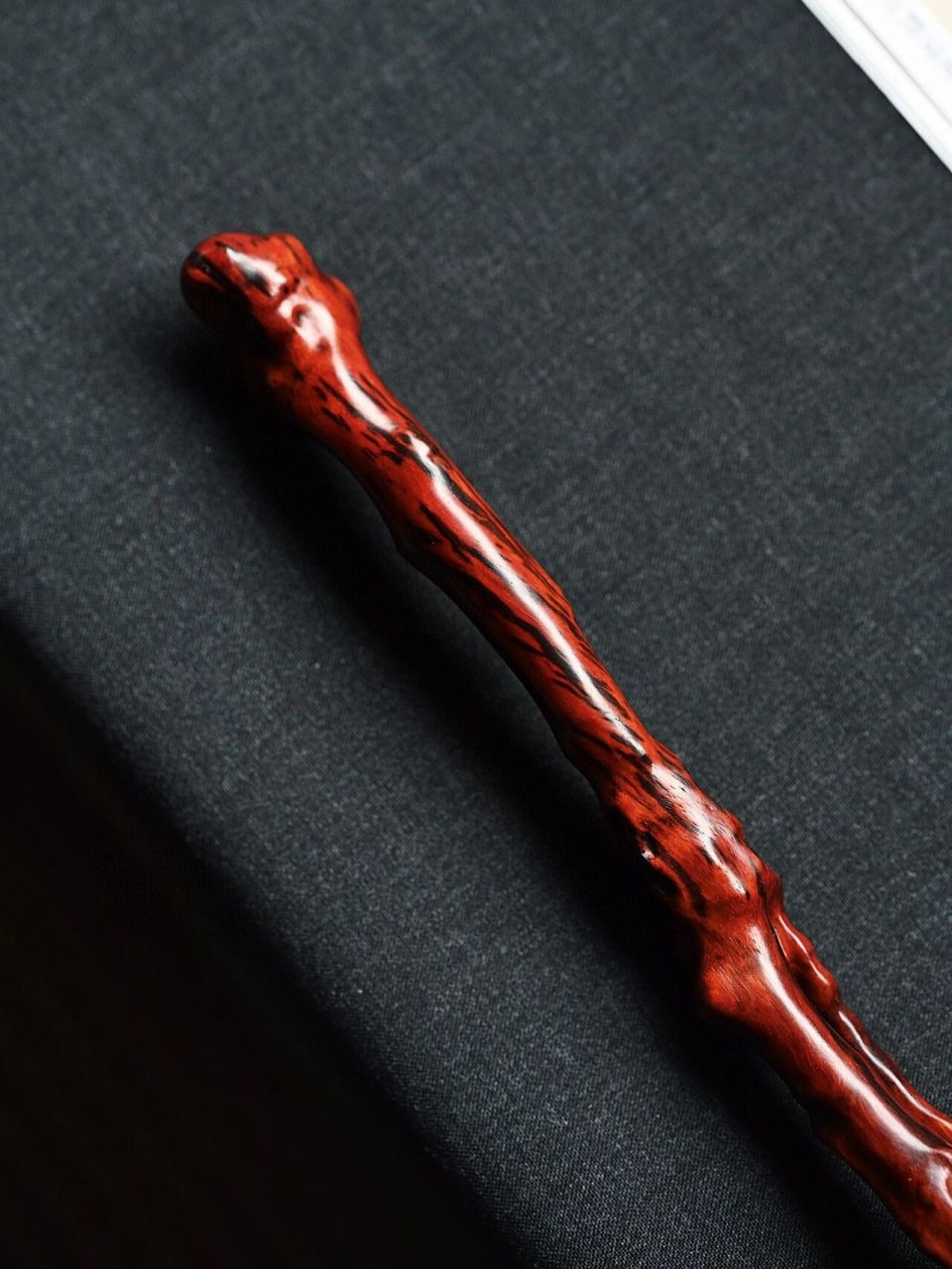 佛手皱卷自然,入目可造景,把玩可怡情,祝颂福寿安康. 41*4.