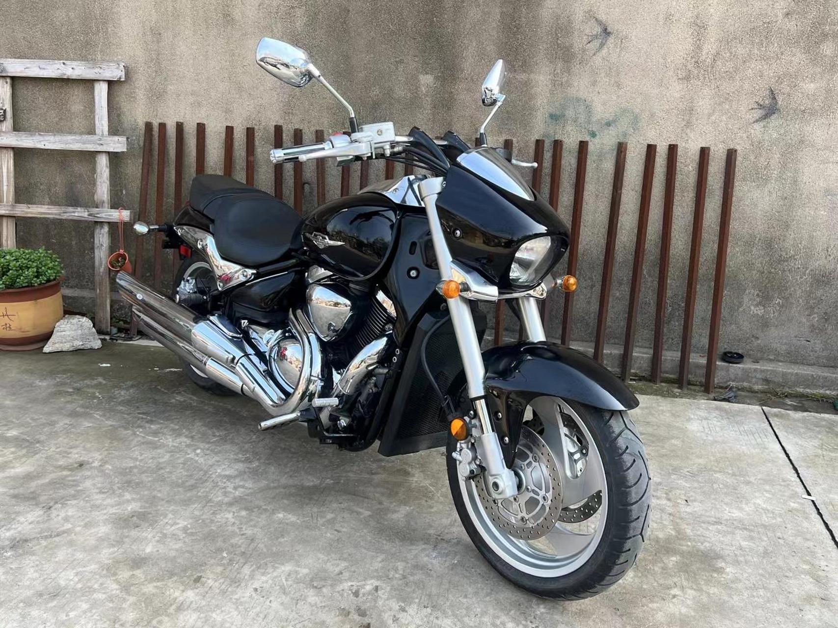 铃木林荫大道m109r 大型肌肉巡航太子摩托 电喷水冷 轴传动 250款胎