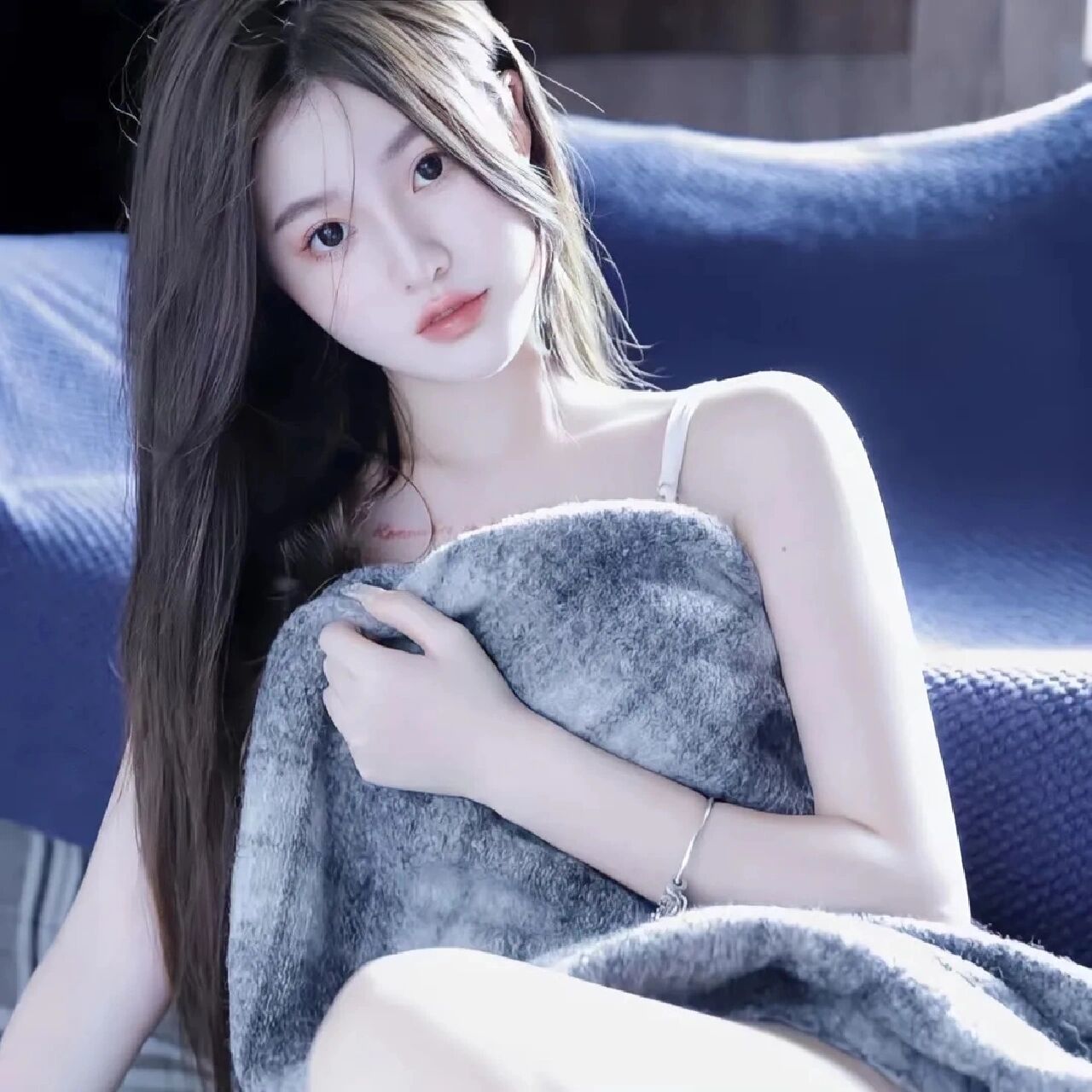 纯欲女生头像 今日随意文案: 1.太阳沉了下去,生活浮了上来. 	 2.