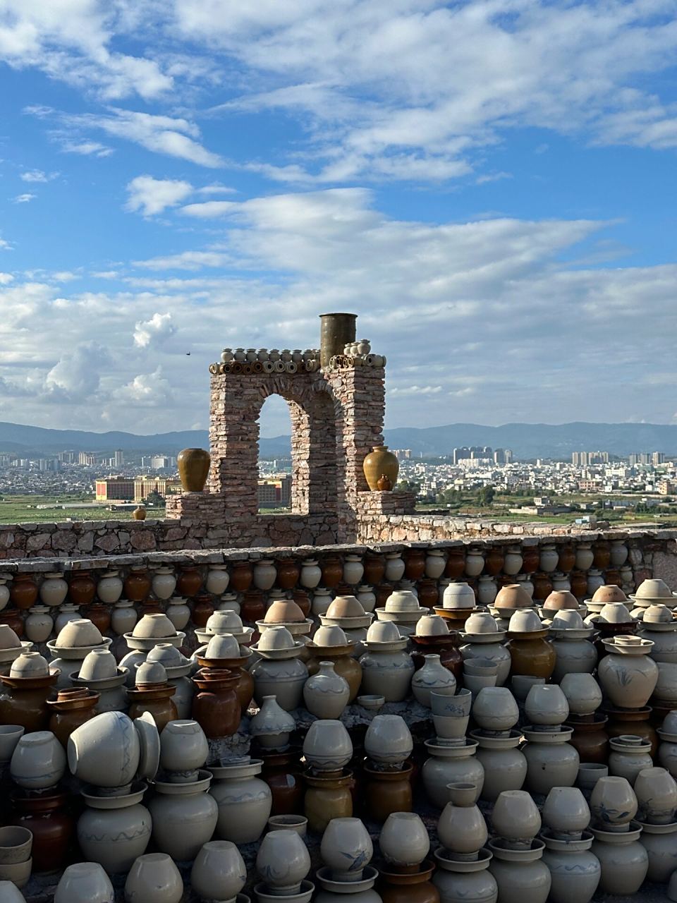 建水贝山陶庄 之前刷小红书感觉就一堆瓶瓶罐罐 到了发现陶庄这么大