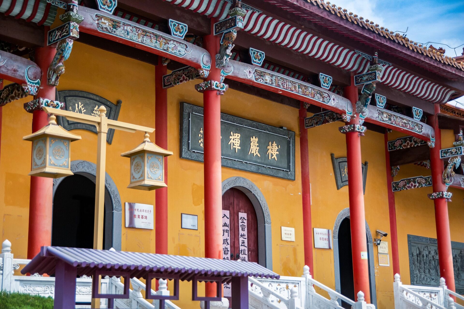 抓住暑假的尾巴,到蚌埠的著名景点_栖岩寺