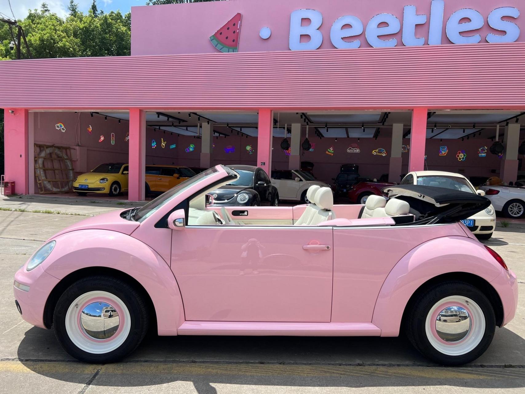 米白色和粉色大概是最适合甲壳虫的两款颜色了,尤其是走可爱路线的二