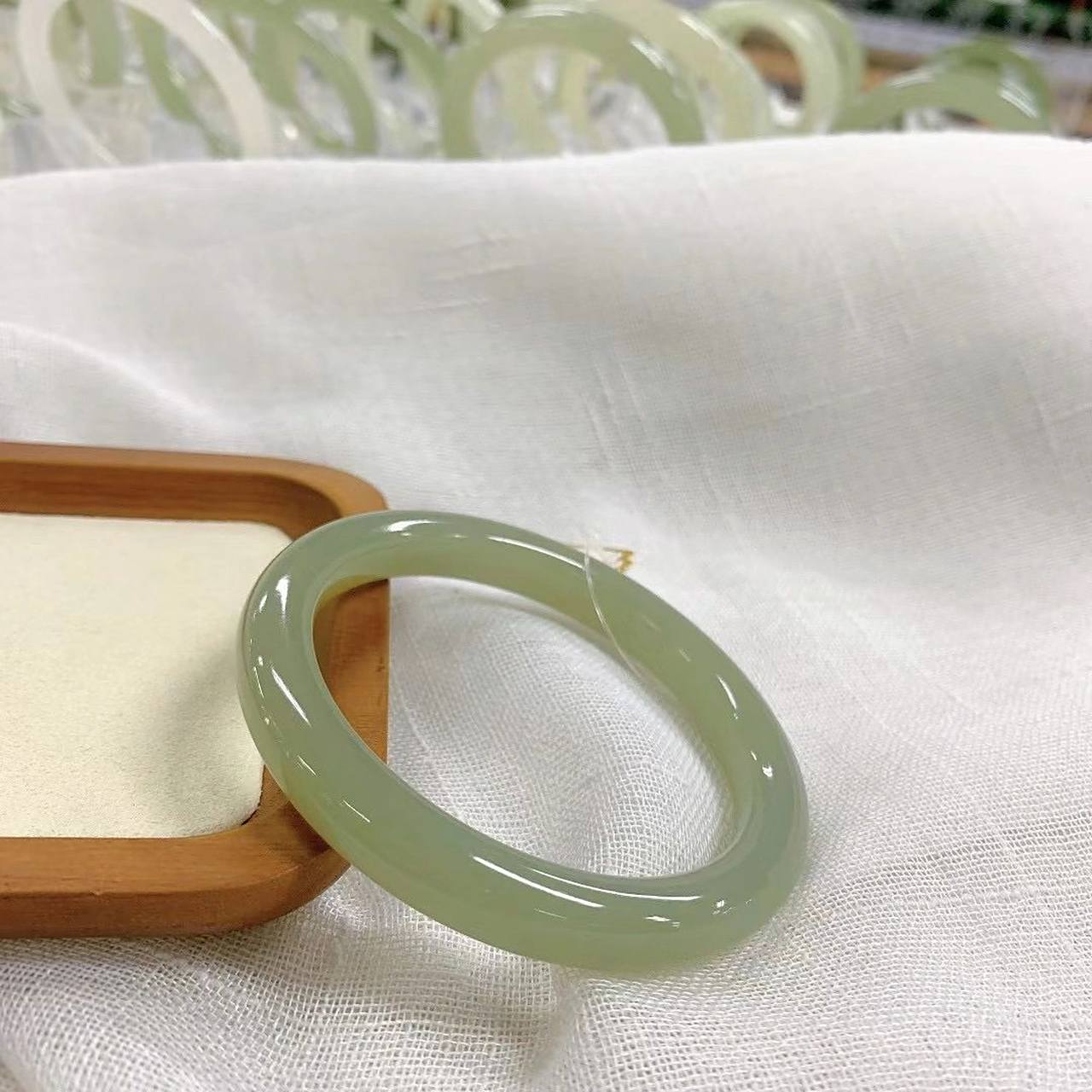 『一』和田玉手镯里面的棉是什么?好不好? 棉絮到底是怎么回事呢?