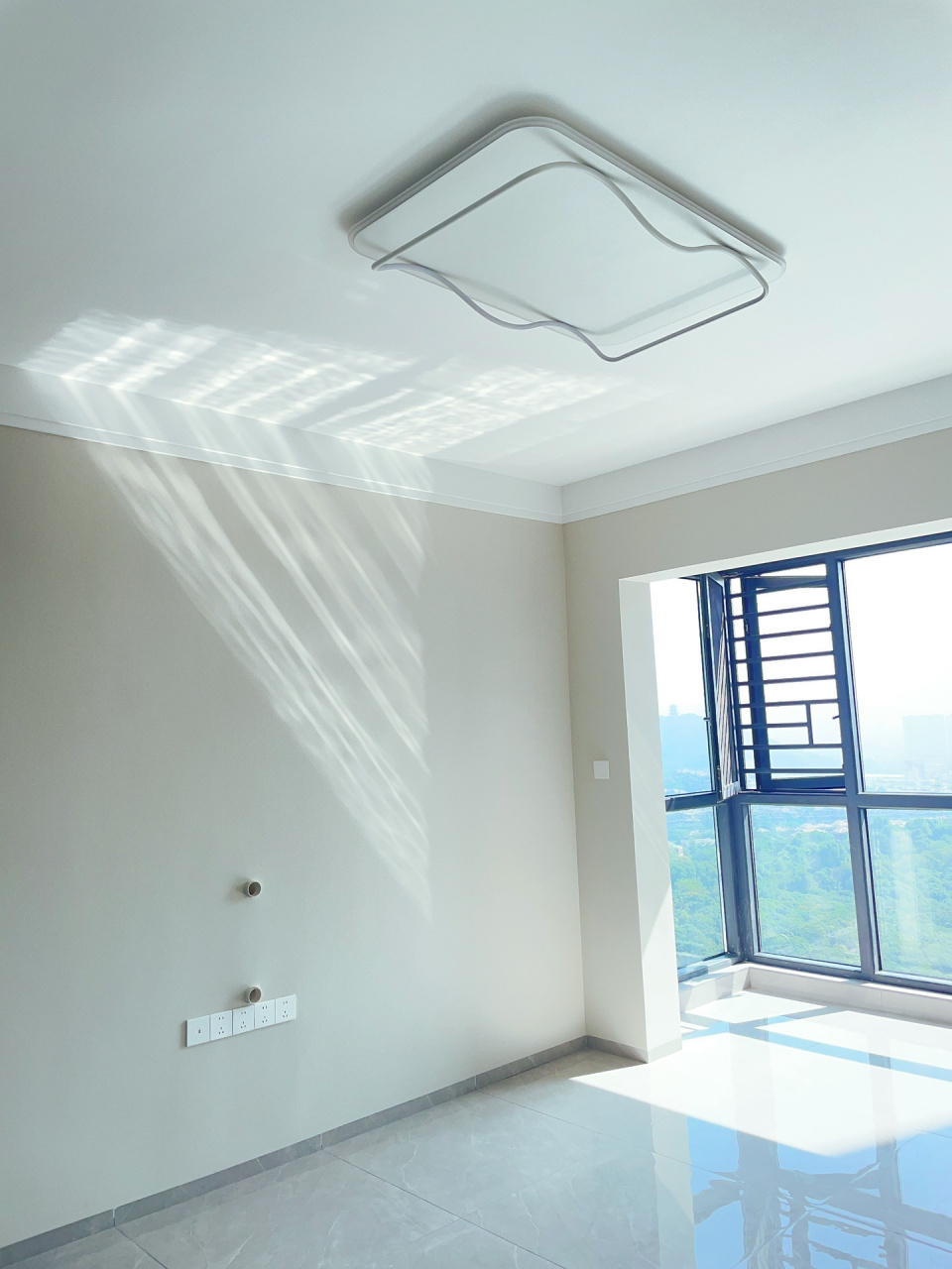 客厅9815吊顶,20公分石膏线 客厅没有吊顶,装的20公分石膏线说说