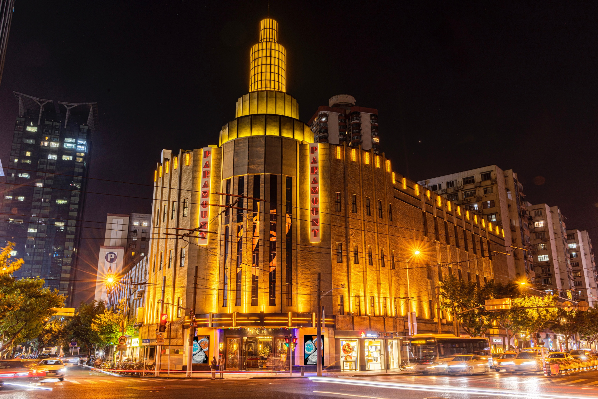 在百乐门上演天空,海洋和陆地的传奇.