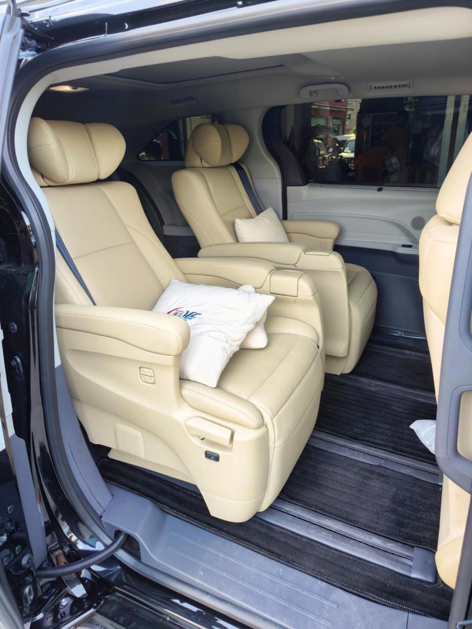 格瑞维亚前排中排升级埃尔法座椅.