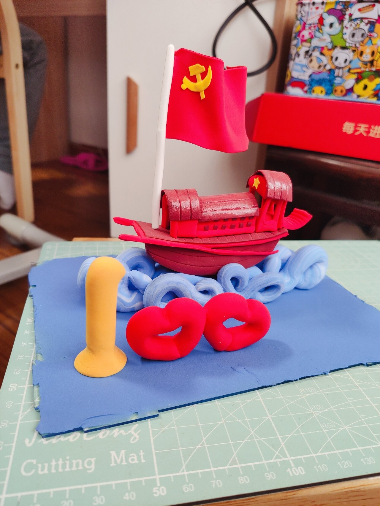 儿子说要做红船,用他的手工土做了一艘