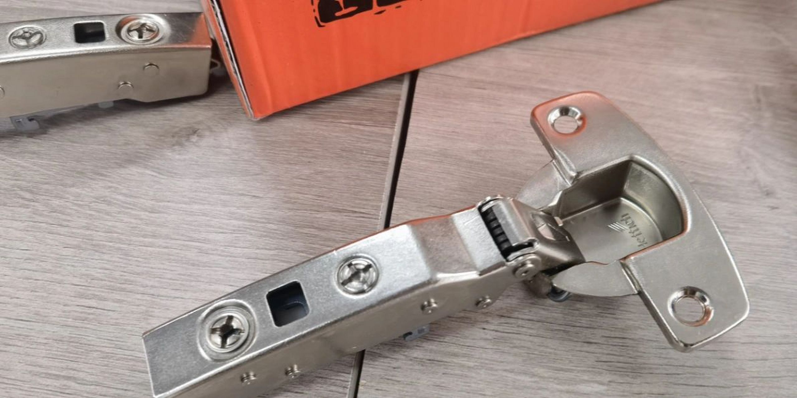 海蒂诗和百隆的五金连个包装都没有. 	 3.kav听过没有?