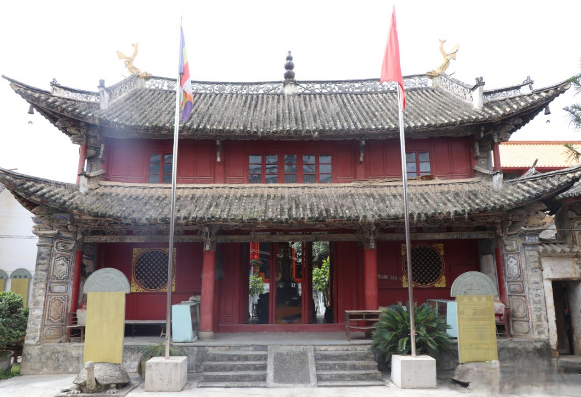 保山旅行# 哀牢山位于隆阳区东面约15公里处,从城区向东看,哀牢山佑 