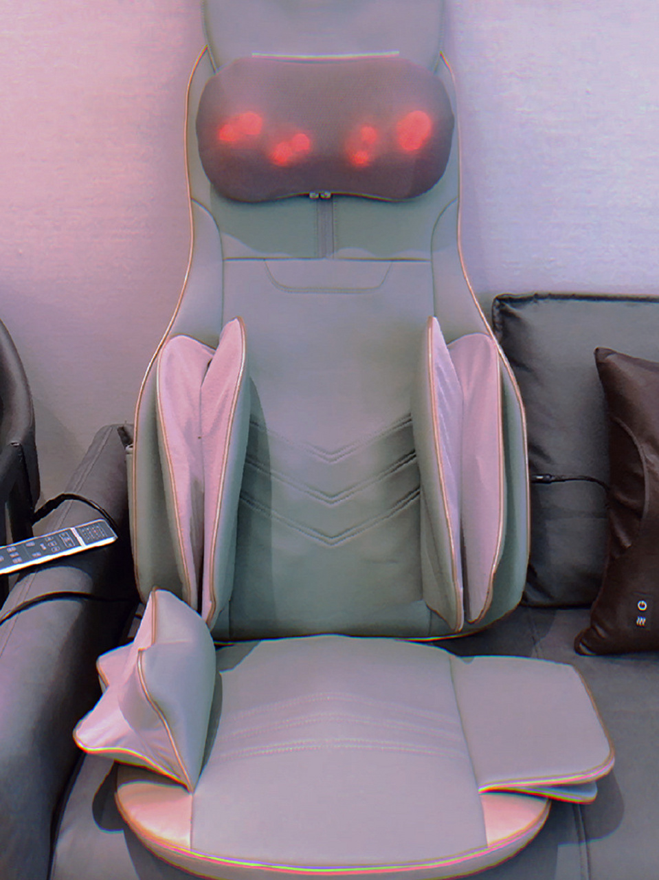 沙发秒变按摩椅～～    荣泰新款智能按摩垫,有气囊,更舒适98有颈枕