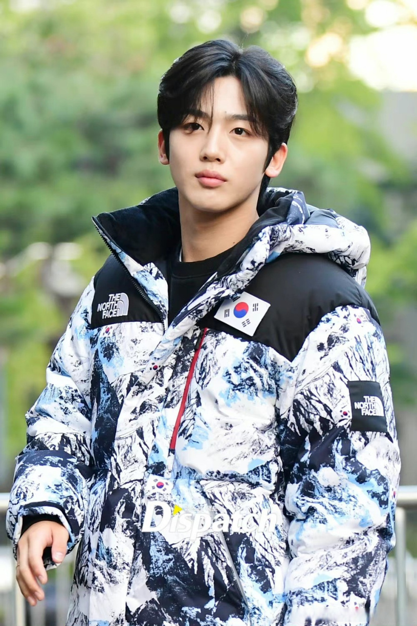 21日,#wei组合# 成员#金曜汉# 参加kbs《音乐-银行》彩排.