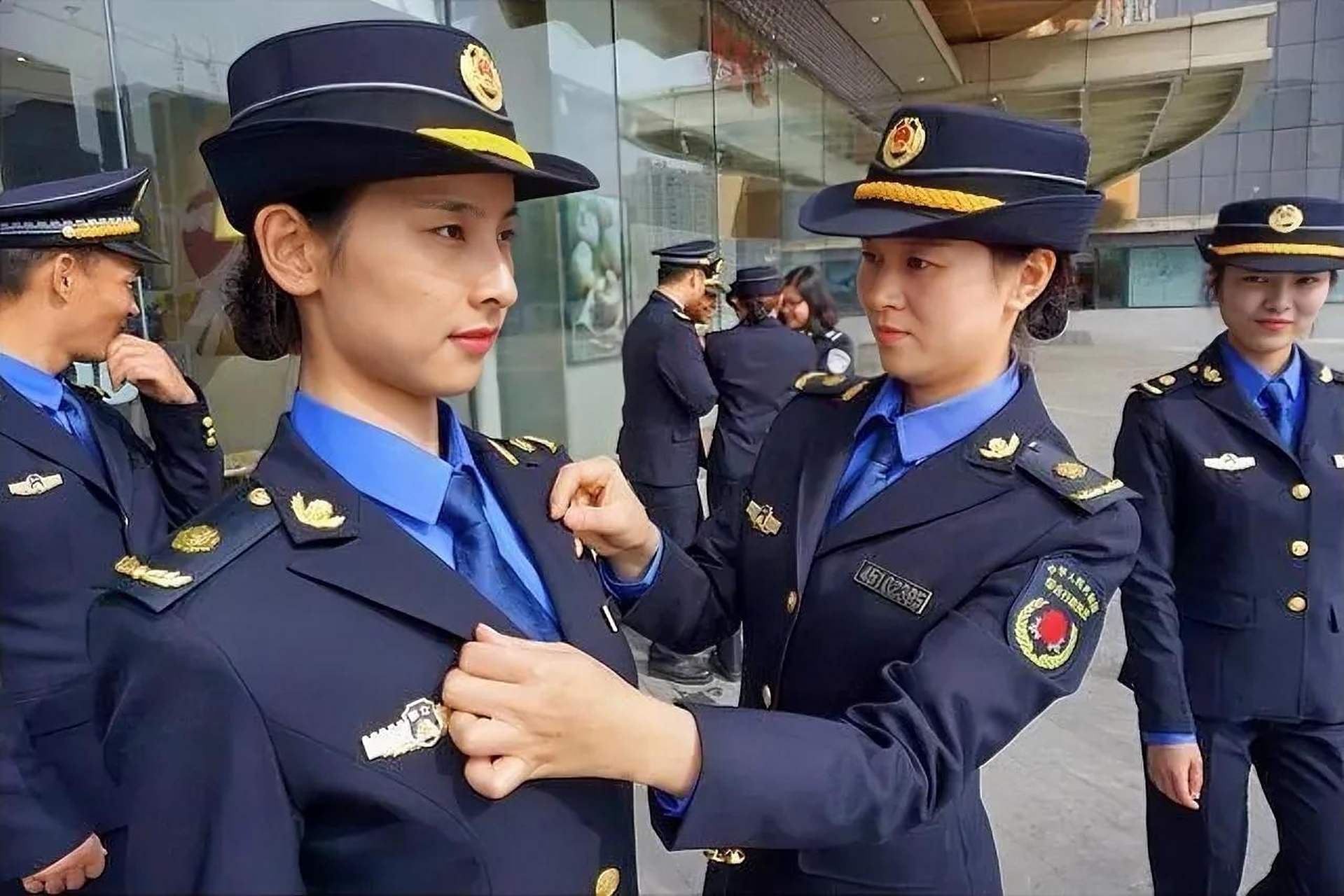 【无锡城管制服4591元,军人军服只有2000元】  近日,有网友对无锡城管