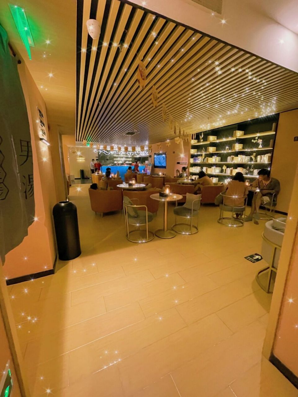 「汤泉良子(泛海店)」 这家店就在泛海国际附近,地段非常的好!