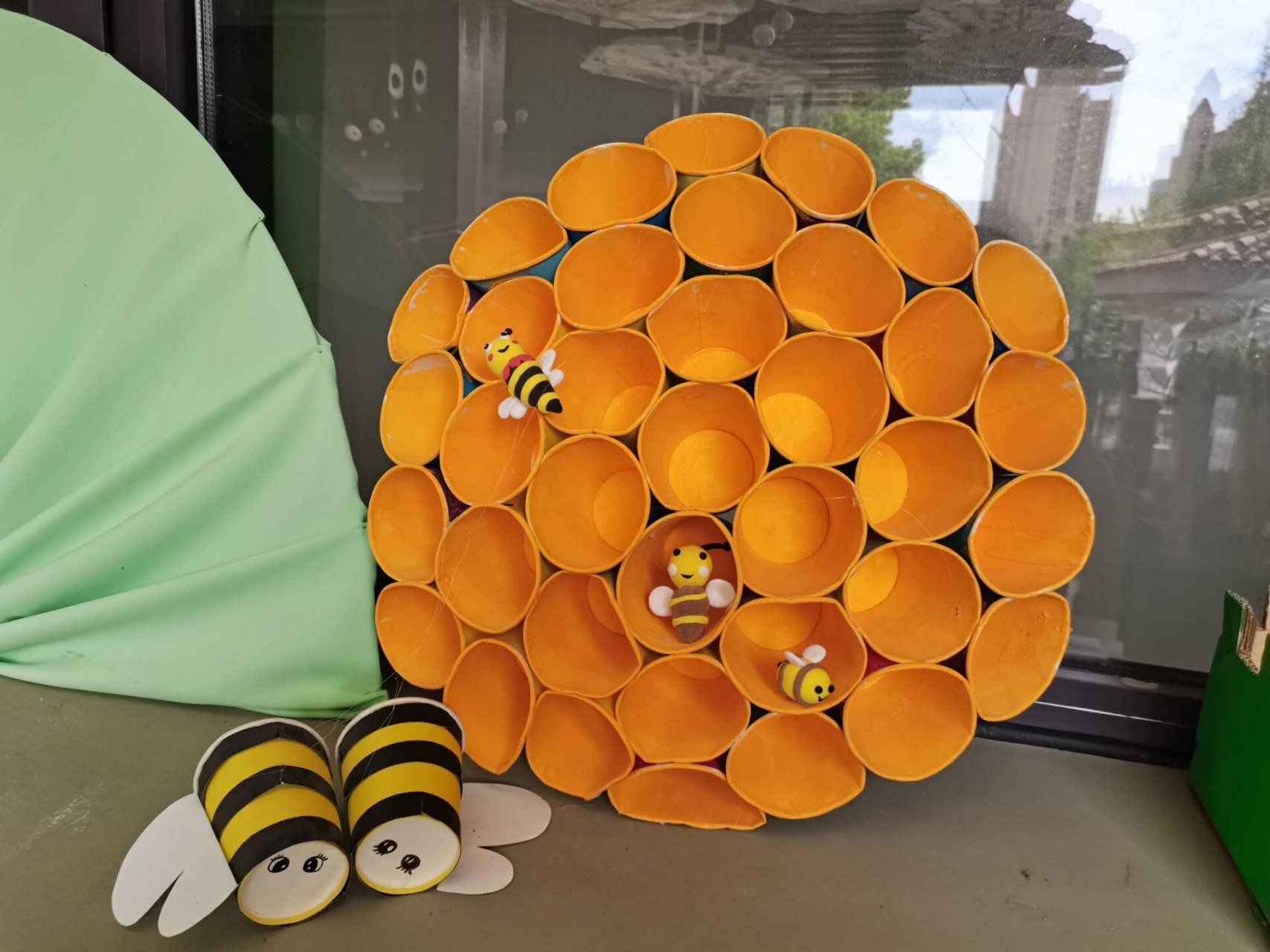 幼儿园亲子手工环创蜜蜂蜂巢 幼儿园亲子手工环创蜜蜂蜂巢