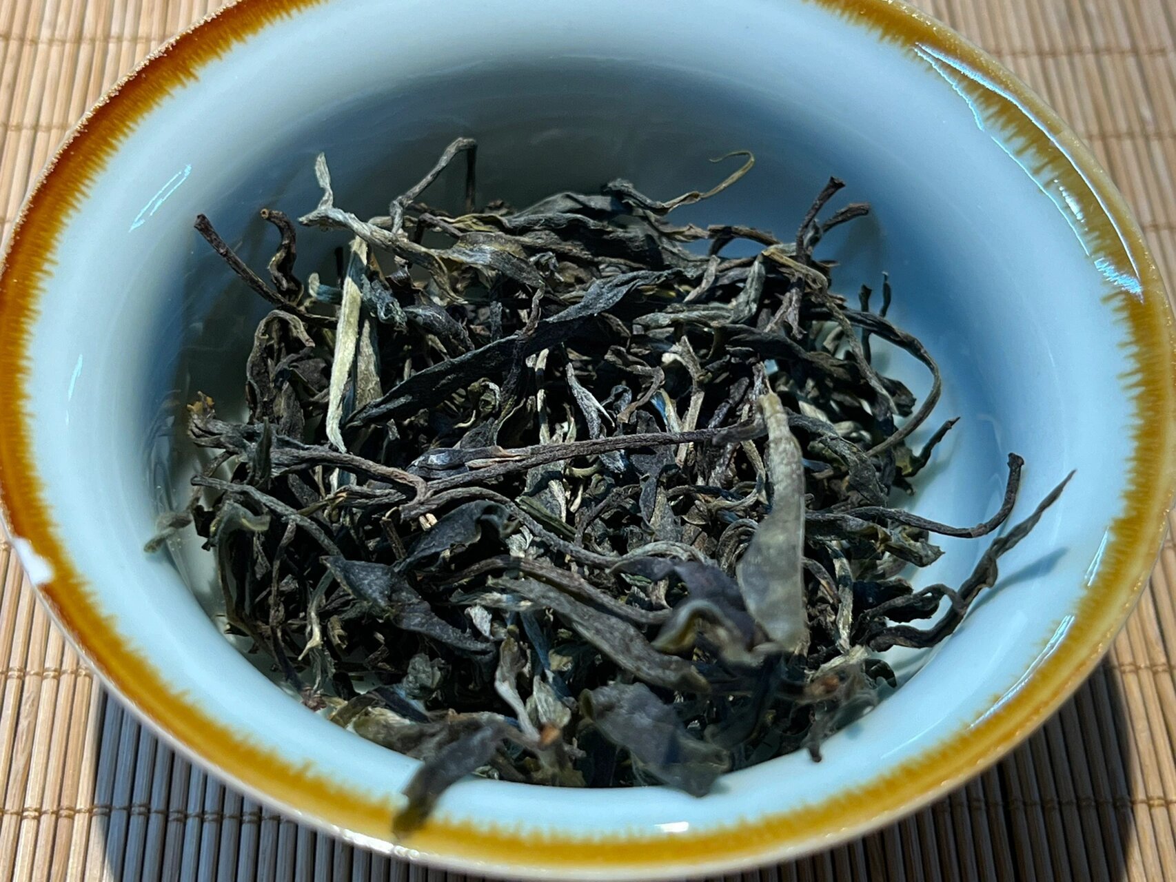 忙麓山古树普洱茶 忙麓山位于云南临沧市临翔区邦东乡,忙麓山是临沧大
