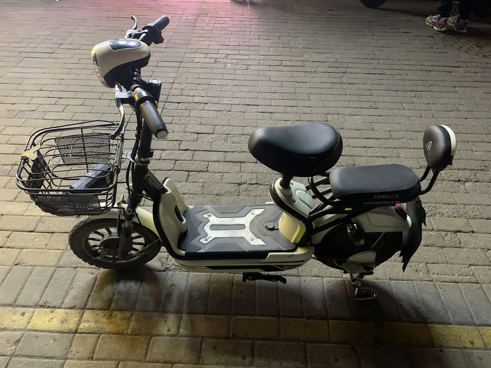 阿米尼电动车,很爱惜很好骑的,一月份刚换的电池,带智能钥匙,一键